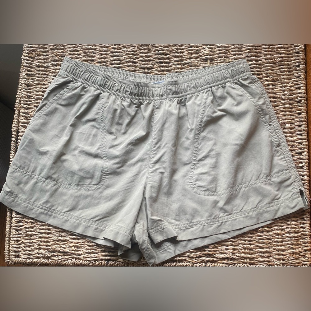 Columbia Women’s Sandy River Shorts size M 3”L